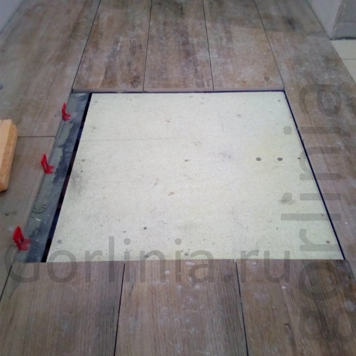 Люк невидимка напольный